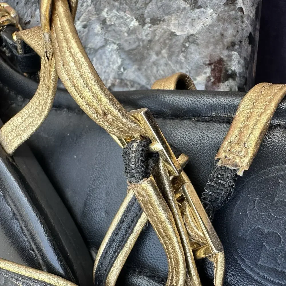 Tory Burch Shane Mestico T-Strap Sandals Women's sz 10 Black & Gold Tone Chain